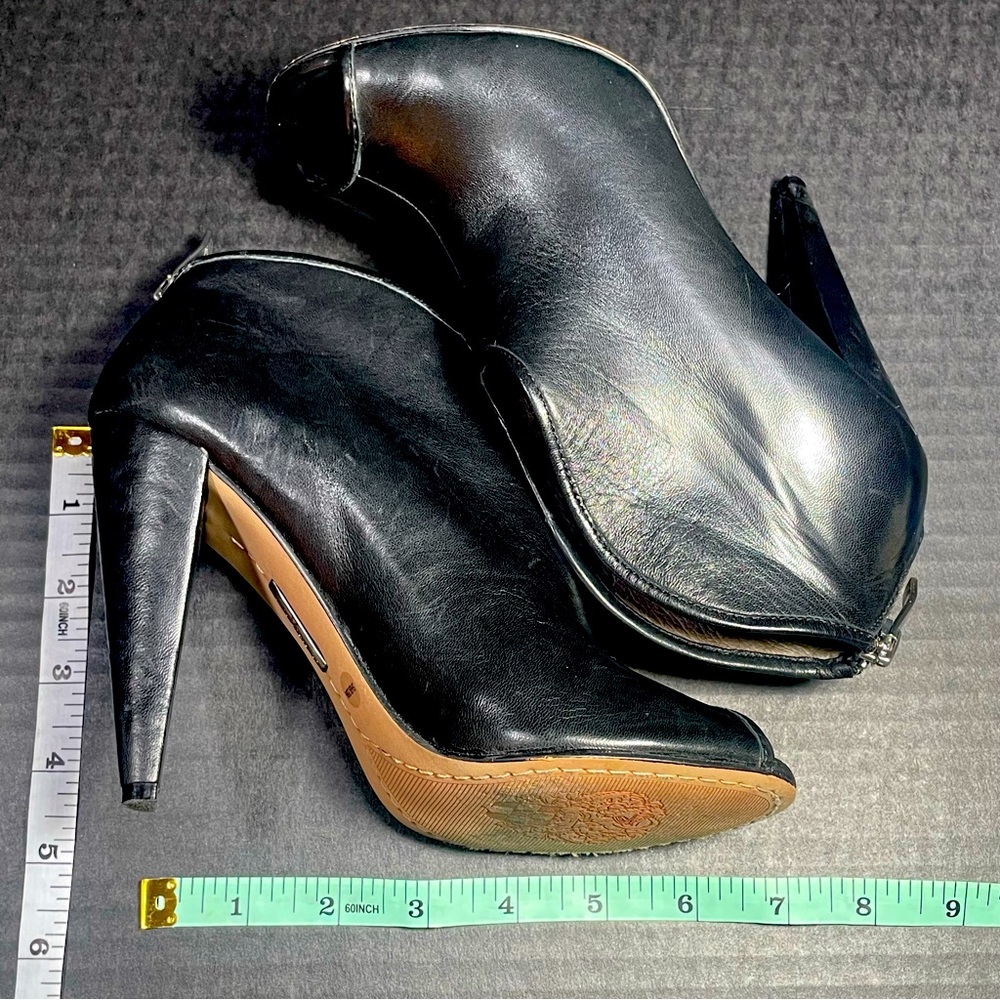 Gorgeous Vince Camuto Butter soft Black Nappa open toe bootie size 5.5M LIKE NEW - Picture 9 of 11